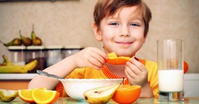 niños COMIENDO