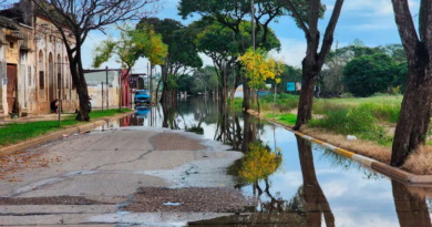 Las inundaciones por el desborde de ríos provocan la evacuación de familias y el cierre de escuelas rurales en Uruguay