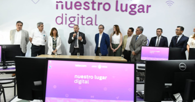 Jaldo inauguró un aula digital junto con autoridades de Telecom