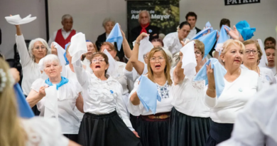 Adultos mayores, personas con autismo y sus familias participaron de festejos patrios organizados por el Municipio