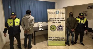 Frustran un violento robo de un celular y atrapan a los arrebatadores