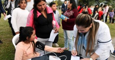 El Municipio acercó servicios médicos y una función de cine gratuita a los vecinos del Barrio Farmacéuticos II