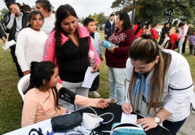 El Municipio acercó servicios médicos y una función de cine gratuita a los vecinos del Barrio Farmacéuticos II