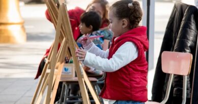 Día Internacional de la Infancia: concientizaron sobre los derechos del niño en la Plaza Independencia
